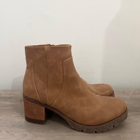 Kork-Ease Esmerelda Tan Cognac Nubuck Boots size 9.5 ankle boots platform
